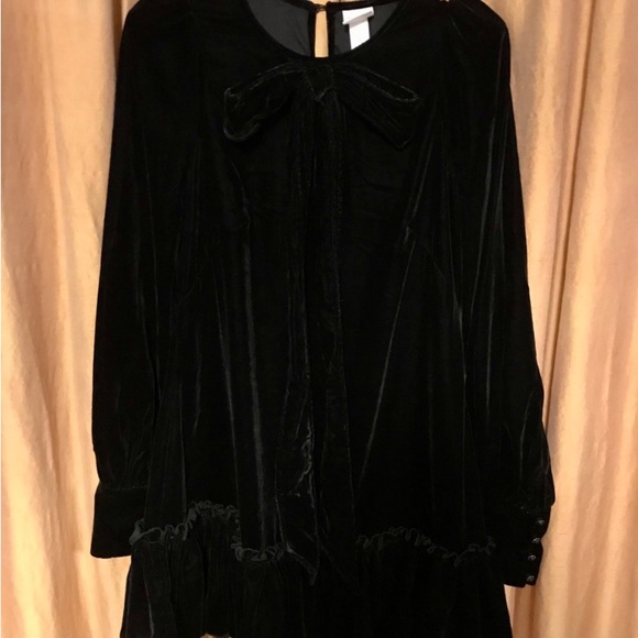 The Vampire's Wife x H&M The Mini Mystery in Black Velvet Bow Dress - Picture 9 of 13